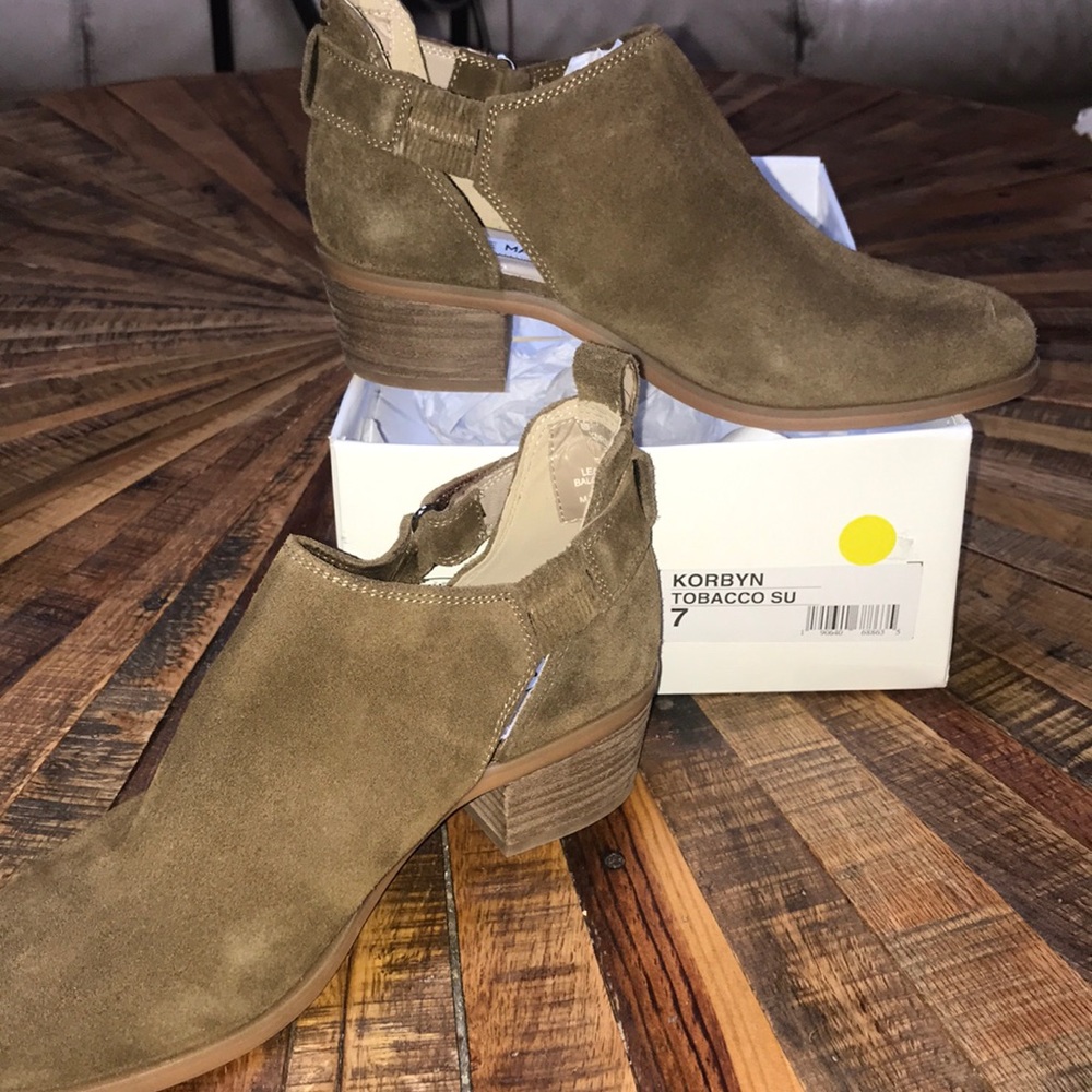 Steve Madden “Korbyn” suede heeled bootie
